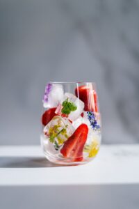 Edible flowers cocktail